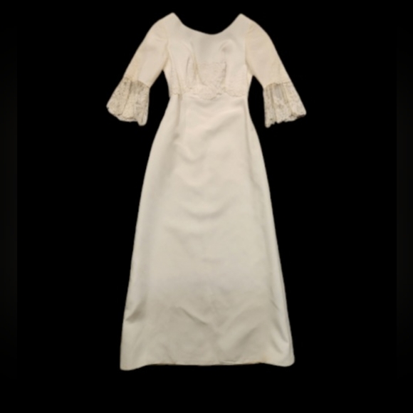 Vintage Wedding Dress with 3/4 Sleeves and Matching Cape - Picture 3 of 13